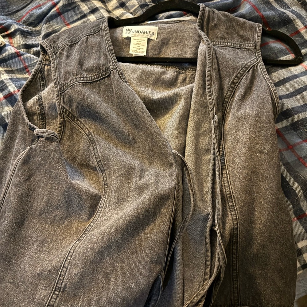 No Boundaries Charcoal Cotton Vest